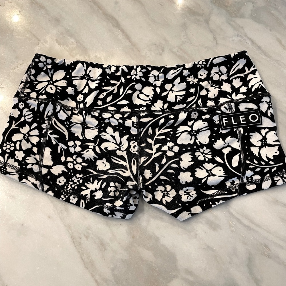 Fleo Shorts - Retro Flower Low Rise Contour